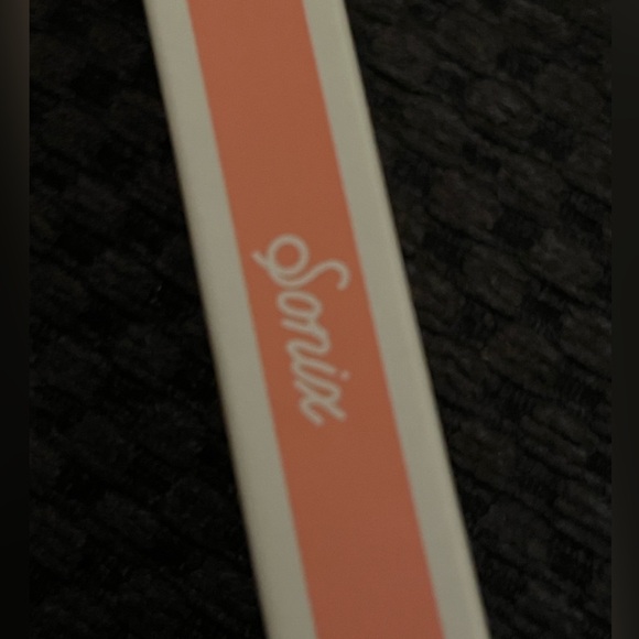 Sonix Adhesive Wristlet - Vegan Leather - Platinum Gold NWT - Picture 2 of 7